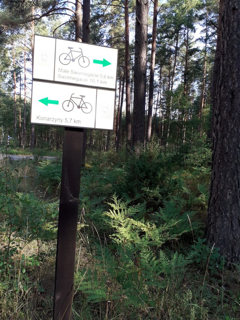 Leśny rowerowy parking przed osadą Babilon